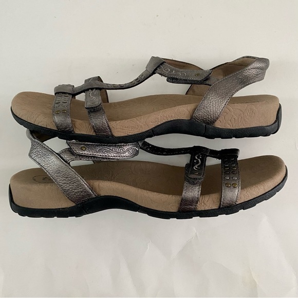 Taos Footwear Shoes Taos Footwear Award Metallic Gray Pewter